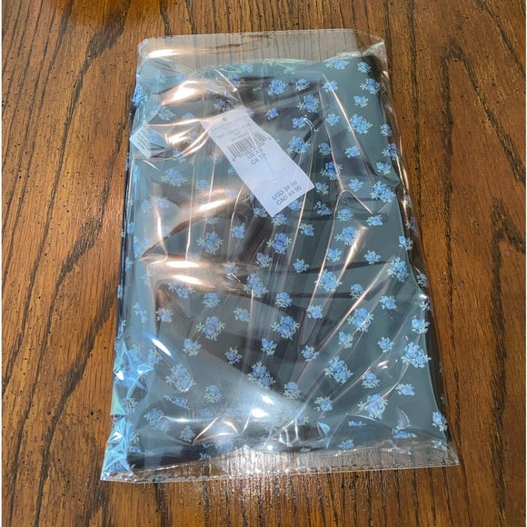 NWT - AE Women’s ‘It’ Knit Floral Skort (Washed Black & Blue Floral Pattern)