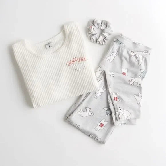 NWT - Hollister Women’s Comfy Knit Sleep Set (Light Grey Print Pattern / Small)